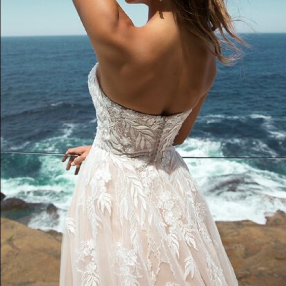 Wedding Gown • MIA SOLANO • PIA • 14 - Picture 3 of 8